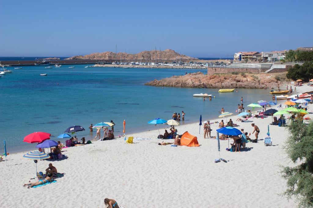 דירות איזולה רוסה Borgo Spiaggia Vista Mare מראה חיצוני תמונה